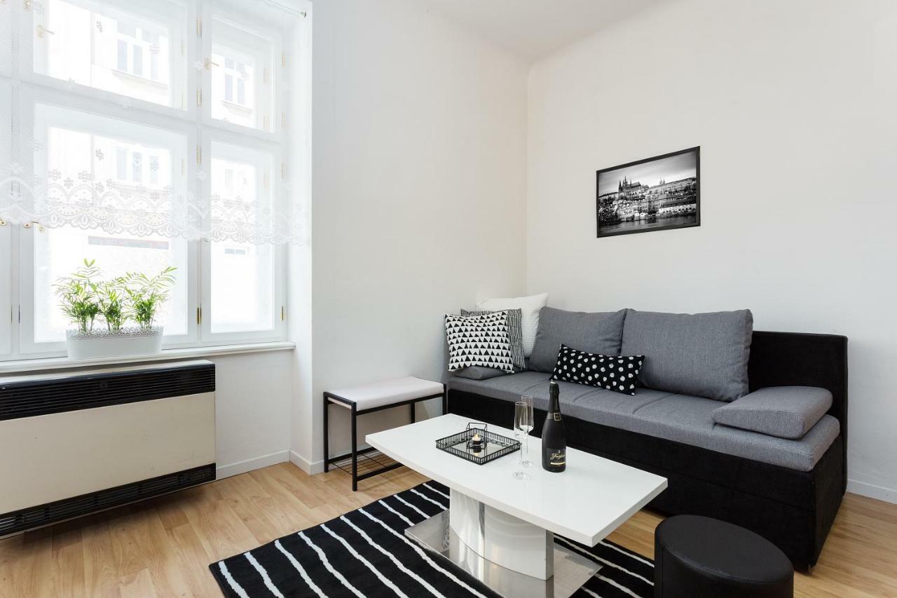 Stylish Apartment On Riverside Prága Kültér fotó